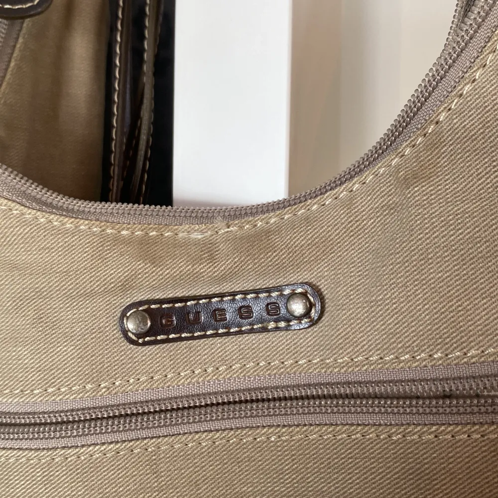 Supercool unik GUESS handbag . Väskor.