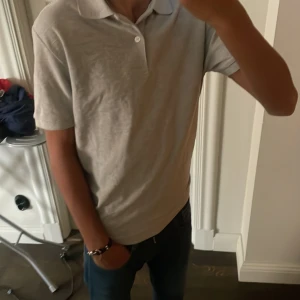 Pike - Säljer en pike från Mango, aldrig använd så skicket är som nytt, storlek S men skulle även säga att den passar M