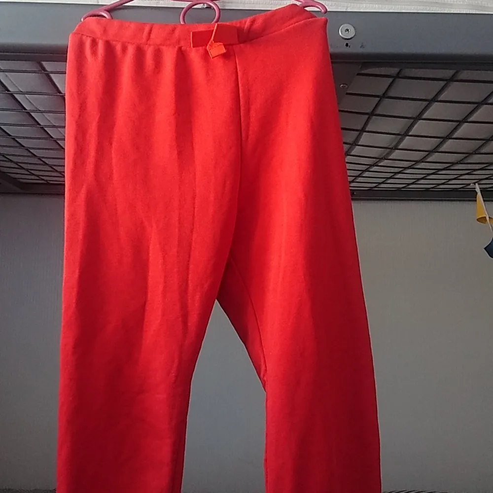 It is a soft red trouser which can be used for sleeping too. It is for 8 to 9 years old girl. Prices can be lower if interested . Jeans & Byxor.