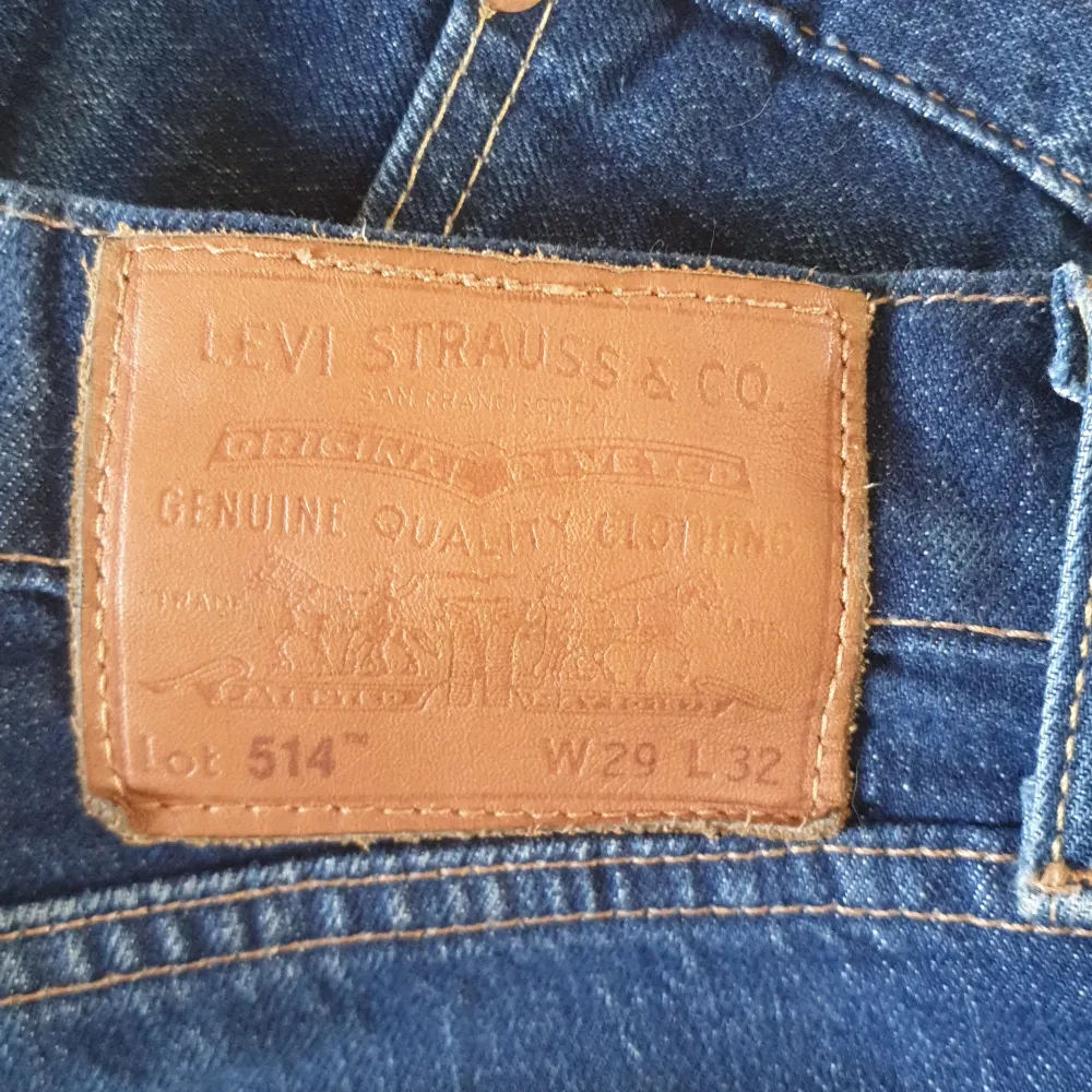 Fina Lewis jeans, använda i bra skick.. Jeans & Byxor.