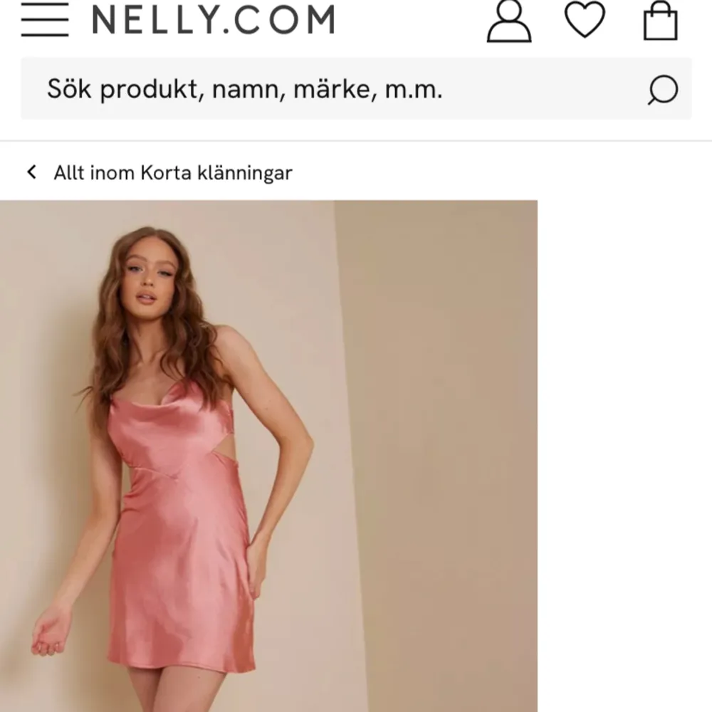 Säljer denna fina rosa satin klänning från märket Love Triangle. Klänningen är köpt på Nelly och endast använt en gång! Klänningen är i storlek M men passar lika bra för dig som har storlek S eller XS då du kan knyta hur du vill med banden. . Klänningar.