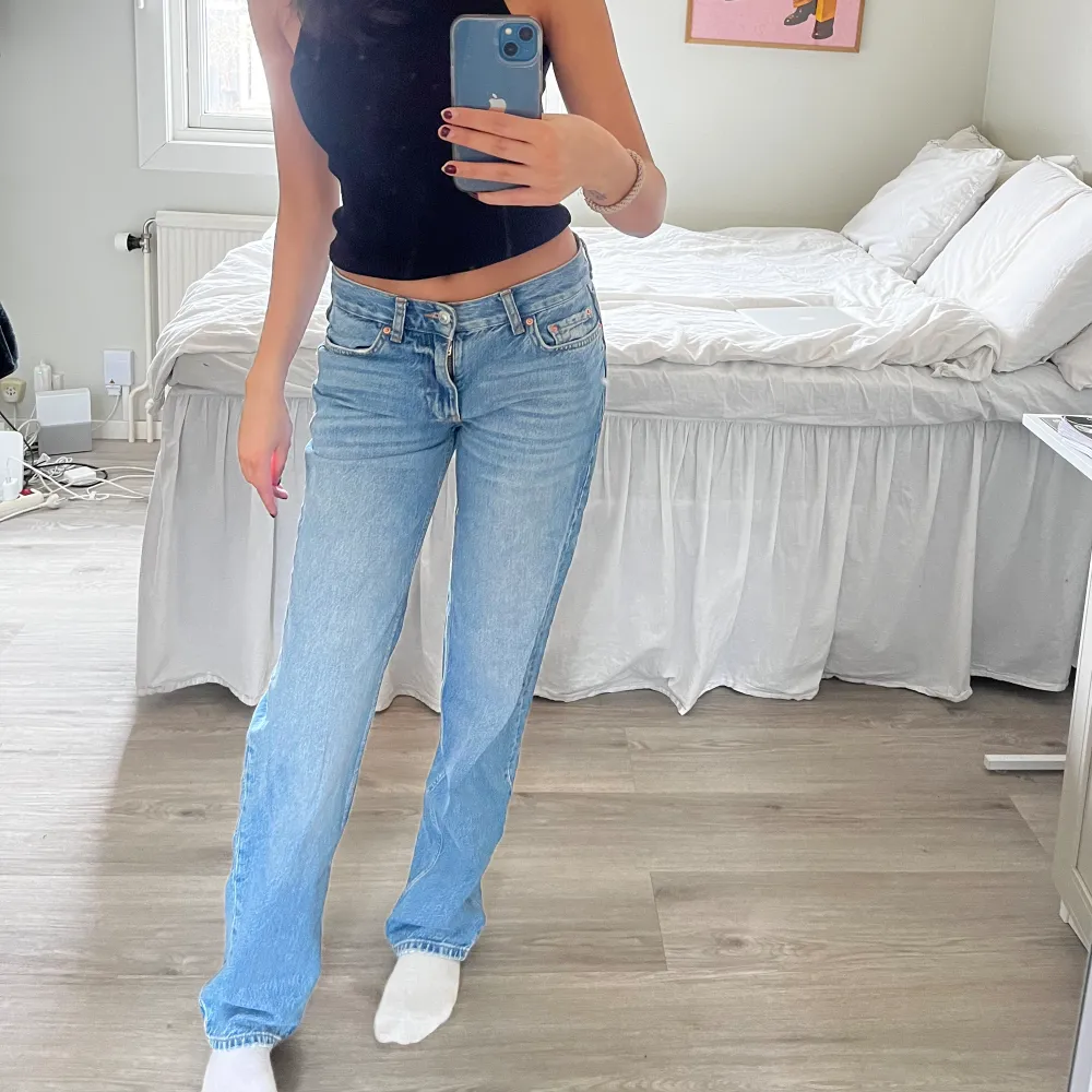 Superfina raka jeans från Gina. Använda fåtal gånger. . Jeans & Byxor.
