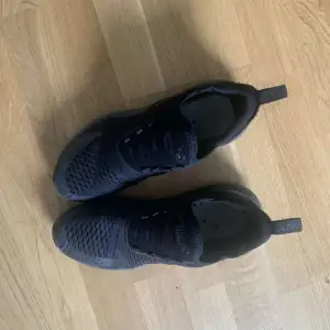 Nike 270s strolek 40, saknat på skorna 