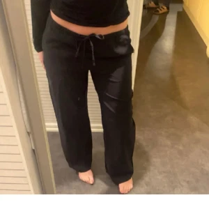 Linnebyxor  - Linnebyxor från h&m storlek S, förkorta i benen på mug som är 168, passar nog mycket bättre på någon som är runt 150/160. Använda 1 gång. 