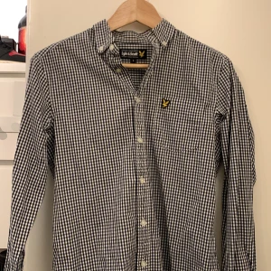 Lyle & Scott skjorta  - Skriv till mig för mer information!