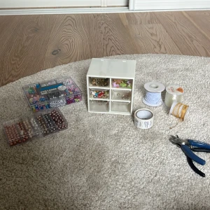  Eftersom hon ska börja sälja smycken -  Om man ska starta business eller om man behöver mer för att jag har smycken så är det perfekt