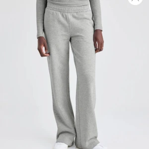 Lowwaist mjukisbyxor  - Ett par low mjukisbyxor från bokbok i storlek xs, nya men saknar prislapp💕