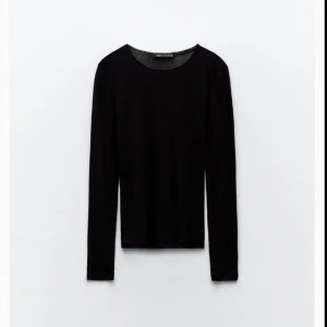 intimissimi tröja - en intimissimi liknande tröja från zara som ser exakt ut som den, säljer på grund av att jag knte använder den är helt oanvänd 