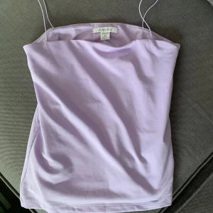 Ljuslila söt topp - Ljuslila sött linne i sidenliknande material! 💜 Passar XS-XXS