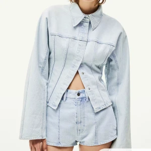 Jeansjacka - Jeansjacka ifrån hm, använd en gång🤍