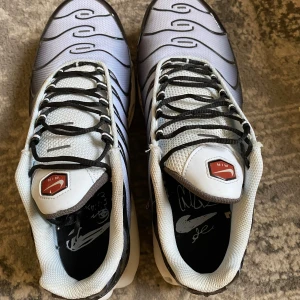 Nike tn’s  - Storlek 44  Köptes i Australien använda ca 3 ggr  Super fräscha inuti och utpå  Nypris 2200 släpper dom mycket billigare då dom inte används 