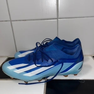 Adidas fotbollsskor  - Adidas X skor, skick 7/10, använda några gånger men inte trasiga eller någonting.