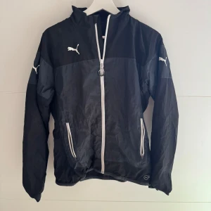 Golfjacka Puma - Snygg jacka från Puma!