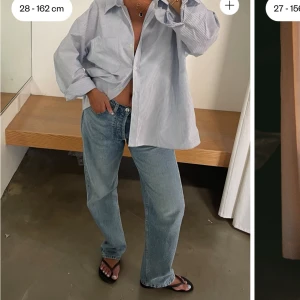 Djerf avenue jeans  - Jeans från djerf, nästan aldrig använda så i nyskick. I färgen washed blue. Mid waist. Ny pris 1499kr