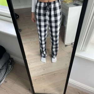 Pyjamasbyxor  - Både snygga å sköna pyjamasbyxor👌🏼