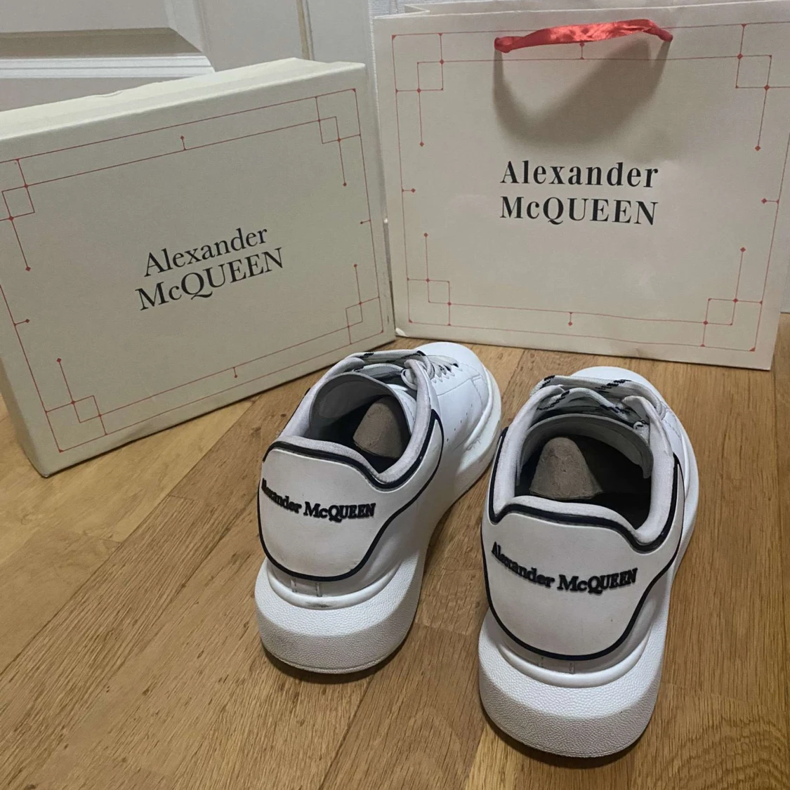Alexander McQueens  - 90