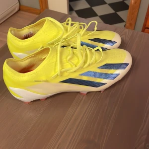 Adidas crazy fast fg elite st 40 - Använda 10 min på konstgräs ser helt nya ut. Det är adidas crazy fast.1 elite fg storlek 40 nypris 2500 kronor 