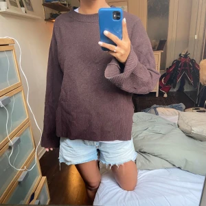 Stickad tröja - Säljer min favorit tröja från märket Wera!!  As snygg, perfekt size runt om och super mysig. 100% ull men ser och känns som kashmif