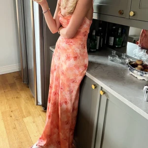 Adoore klänning  - Säljer min underbara klänning då jag inte kommer få mer användning av den😎