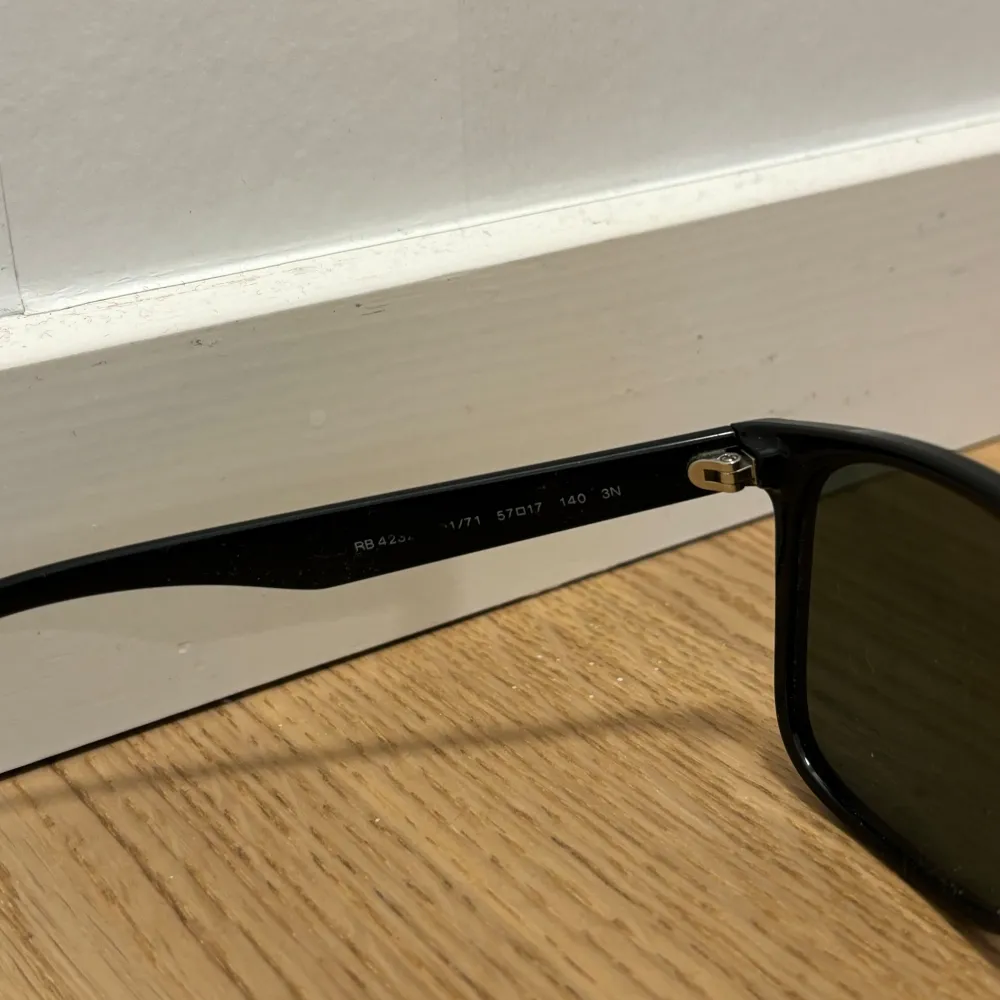 Rayban boyfriend solgalsögon | kondition: 8/10 | vet ej om dom är äkta |. Övrigt.