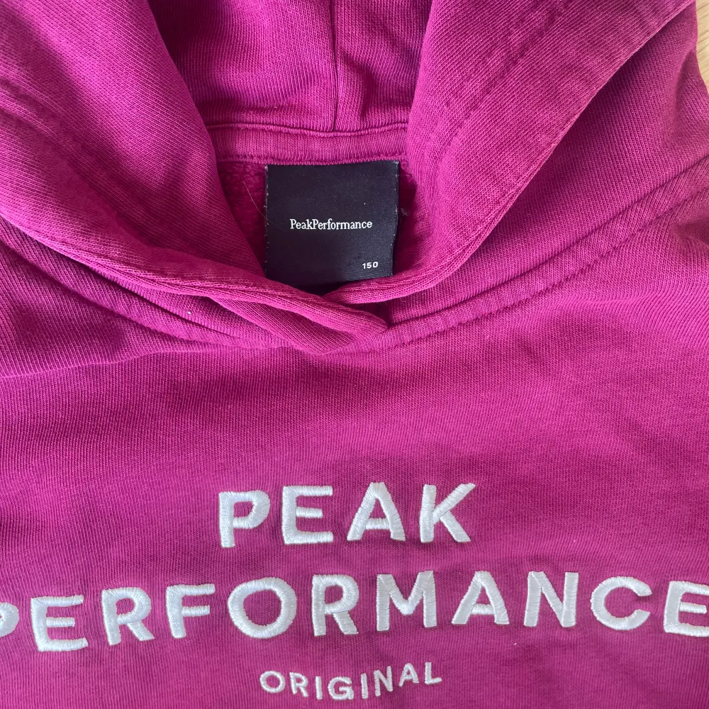 Rosa/lila hoodie från PeakPerformance i storlek 150. Bra skick. Hoodies.