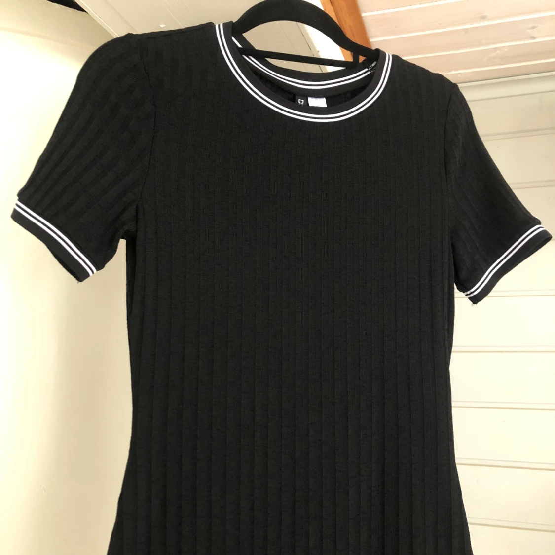 Ribbad klänning - 90