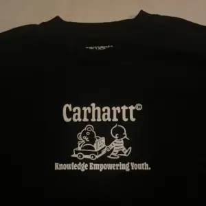 Svart carhartt t shirt. Storlek xs. Knappt använd🖤