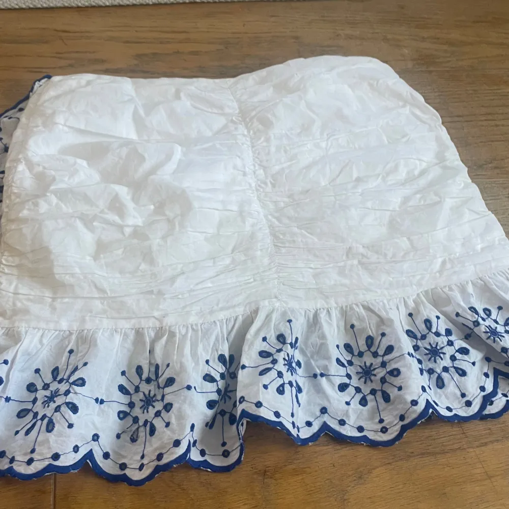 Super fin kjol från hm som köptes förra sommaren!❣️ har använts någon enstaka gång om inte bara testad!💓💓💓. Kjolar.