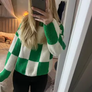 Grön och vit schack färgad stickad tröja från ginatricot❣️