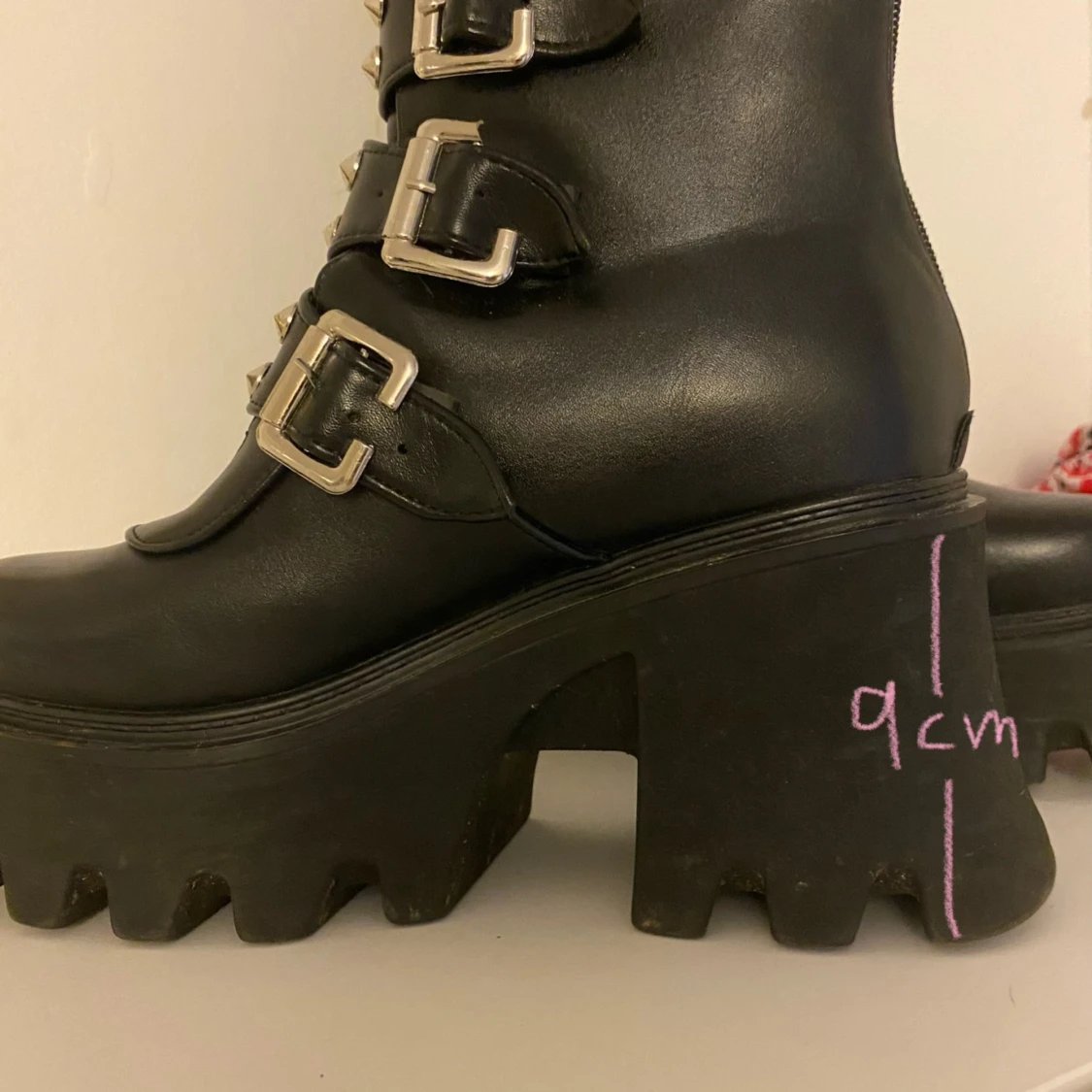 Kängor med platå och spännen - 92