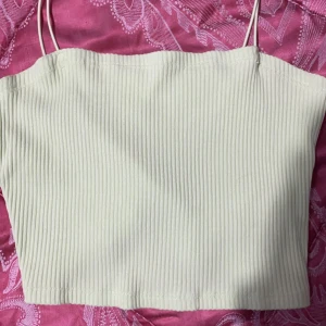 Grönt linne - Kort stretchigt linne