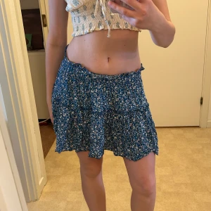 Lågmidjad kjol - Blommig kjol från Shein 