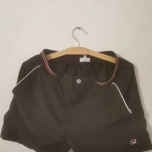 Fila sportshorts - Shorts ifrån fila. Använda en gång (padelmatch) 