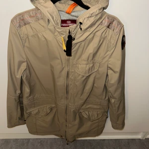 PSJ Jacka  - Kanon fin jacka inköpt på Johnells  Storlek S  Som ny  Ny pris ca 4000:-