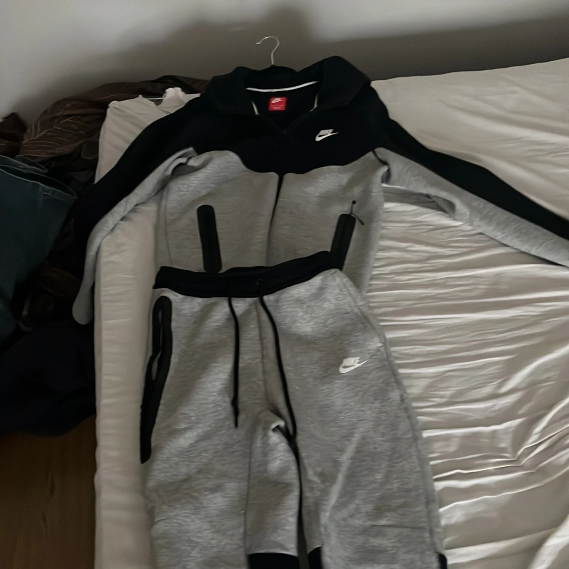 Svart grå Nike tech