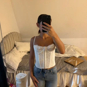 Spetskorsett  - Använd ca 3 gånger🩷