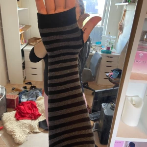 Armvärmare - Säljer dessa jätte fina armvärmare. De är köpta på nätet för 70 kr, säljer pågrund av att de inte är min stil. Skriv för fler bilder och eventuella imperfektioner. Går att pruta, använd köp nu, köpare står för frakt.