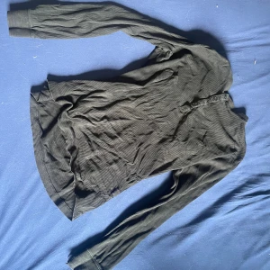 Långärmad tröja  - Använd fåtal gånger, fint skick. Strl M! 