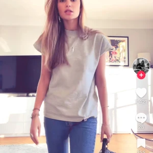 Zara topp - Så fin tröja från zara💕använd 2 gånger. Storlek M men passar mig som har S