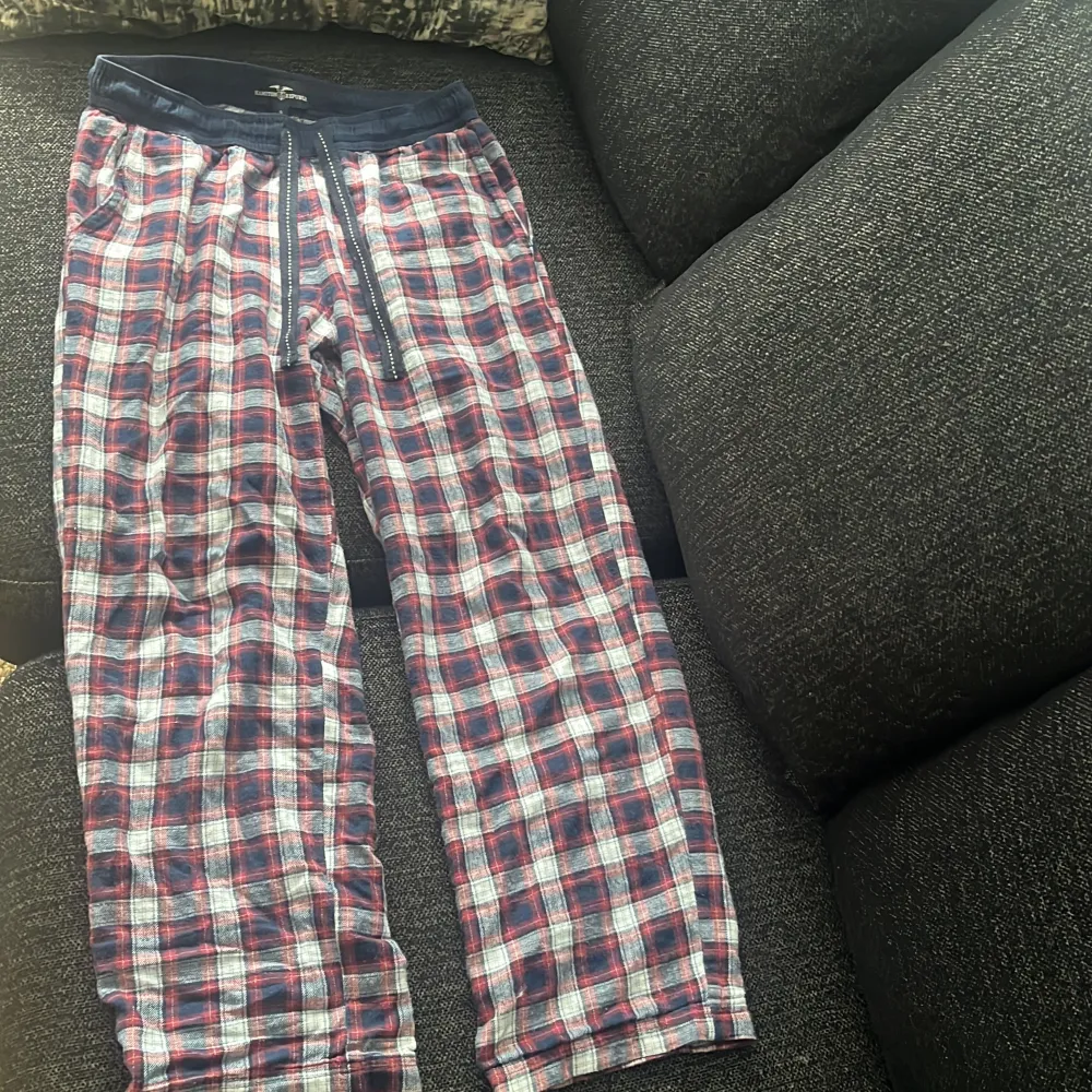 Säljer mina rutiga pyjamas byxor från Hampton republic . Farkut & Housut.