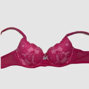 Victoria Secret bh - Super gulligt bh från Victoria secret🩷 STL 32C men skulle säga att den är mindre i storleken! 
