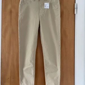 Beige byxa - Ny med prislapp