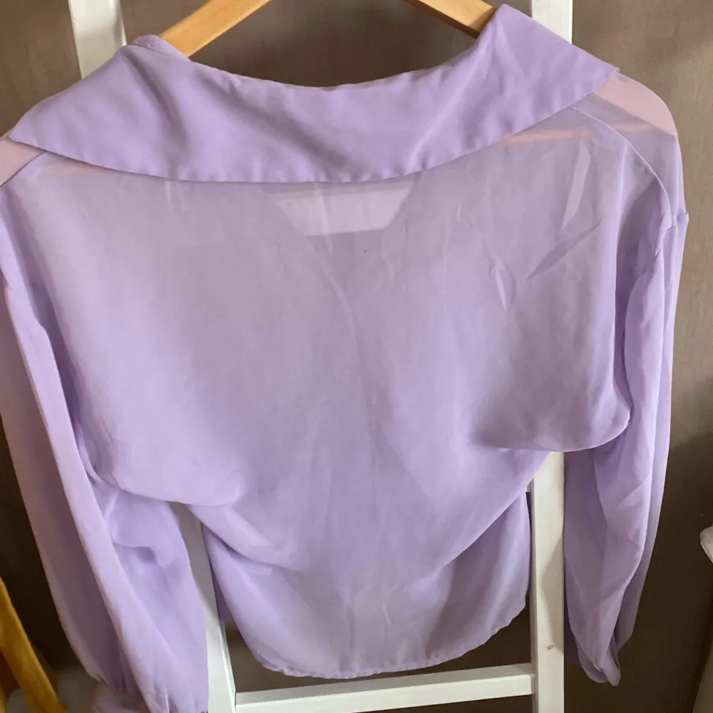 Lila, luftig skjorta från Gina tricot. Oanvänd, bara provad. 💞. Skjortor.