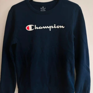 Champion tröja - Barn storlek men Passar dam storlek xs upp till medium. Fin skick. 