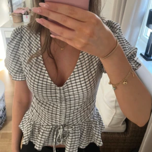 Randig blus  - En fin blus som bara är använd max 3 gånger🩷🩷 
