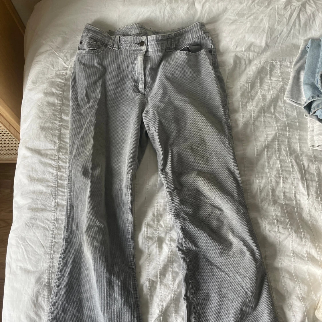 Grå lågmidjade byxor - 1