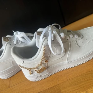 Nike air force charm - Nya air force i limited edition, använda ca 1h. Ligger ute på fler sidor 