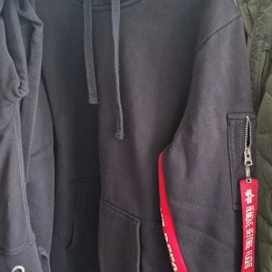 Alpha Industries  - Set från AI, väldigt fint nästan som ny, ny pris 1690 kr, säljar bara för 450.