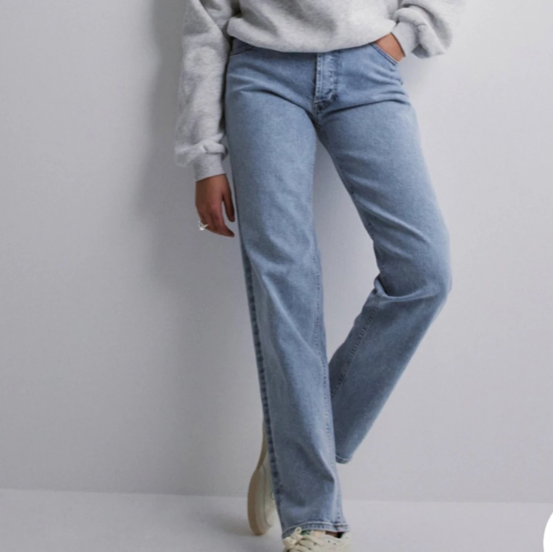 Lågmidjade ljusblåa jeans  - 92