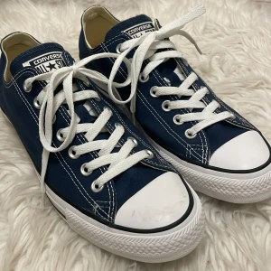 Converse navy blue - Storlek 42 Använd 2 gånger